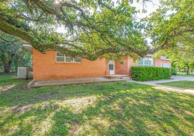 3rd image of 1401 N East St, Belton, TX 76513 | MLS# 9869191