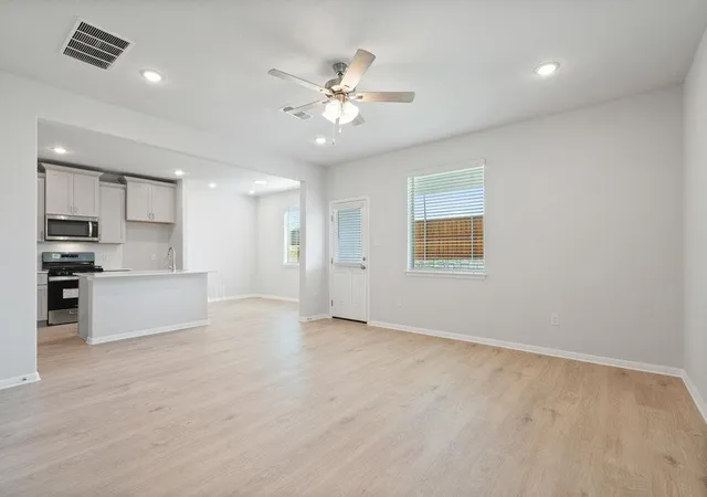 2nd image of 335 Young St, Lockhart, TX 78644 | MLS# 5977284