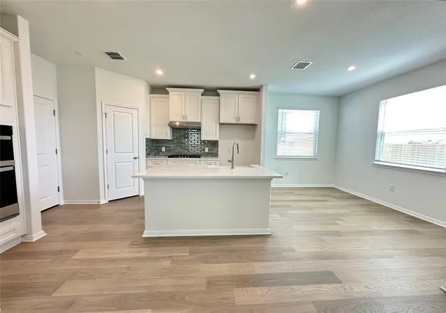 Photo 3 of Single family home for sale at 335 Young St, Lockhart, TX 78644 | MLS# 5977284 | Listing updated on 2026-10-06