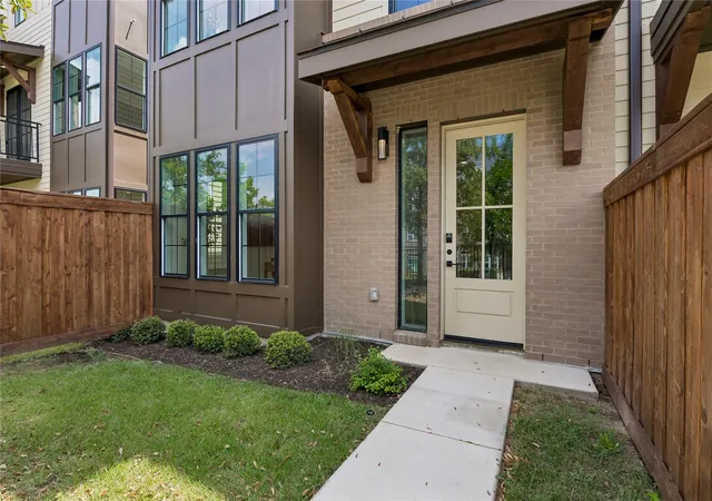 2nd image of 2209 Woodland Ave #203, Austin, TX 78741 | MLS# 4082862