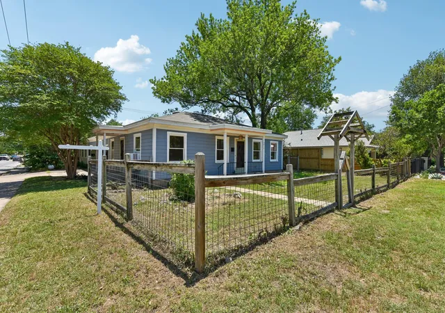 3rd image of 5015 Avenue G, Austin, TX 78751 | MLS# 7026078