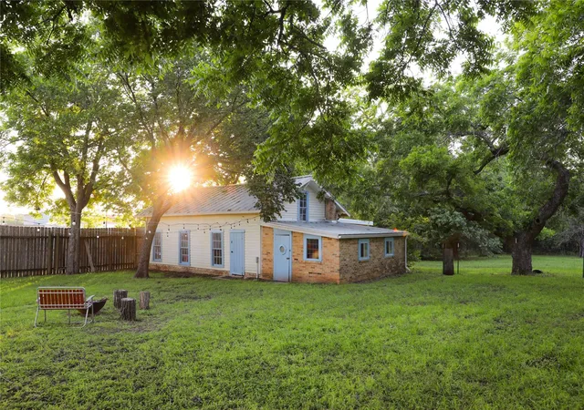 2nd image of 200 E Brenham St, Elgin, TX 78621 | MLS# 3130723