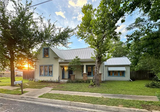 4th image of 200 E Brenham St, Elgin, TX 78621 | MLS# 3130723