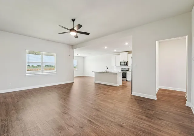 3rd image of 501 W Luna Blue Ln, Jarrell, TX 76537 | MLS# 3519333