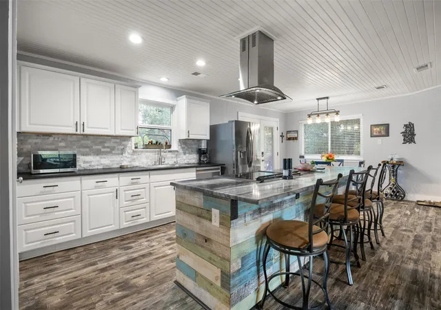 Photo 4 of Single family home for sale at 1215 Amanda Dr, Canyon Lake, TX 78133 | MLS# 8533192 | Listing updated on 2026-09-04