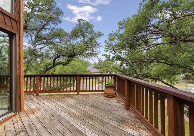 Photo 4 of Single family home for sale at 334 Coventry Rd, Spicewood, TX 78669 | MLS# 9411084 | Listing updated on 2026-08-17