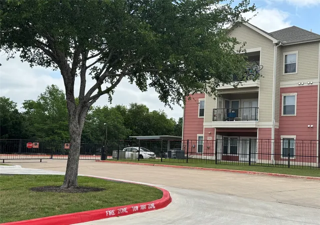 2nd image of 1901 Crossing Pl #1101, Austin, TX 78741 | MLS# 2187714