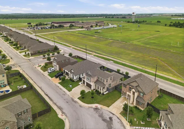 2nd image of 1515 Foxglove Dr, Lockhart, TX 78644 | MLS# 4459861