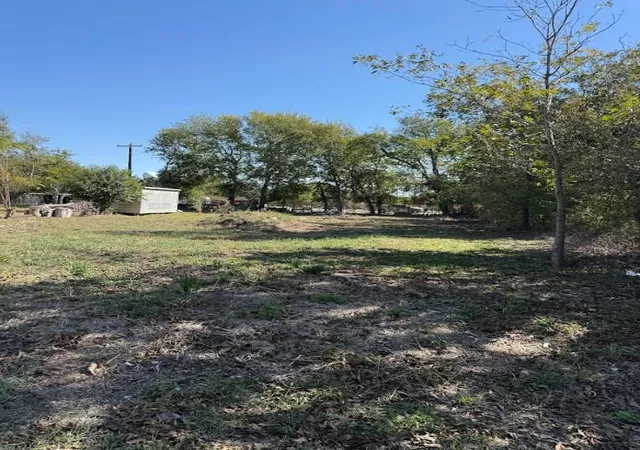 4th image of 502 S Alamo St, Bartlett, TX 76511 | MLS# 2713951