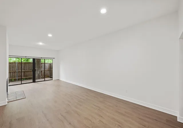 Listing Photo 5 - Condo for sale in building located at 409 E 38Th St, Austin, TX 78705 - Unit #101