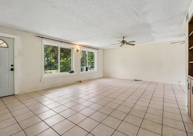 4th image of 162 Indian Oak Dr, Bastrop, TX 78602 | MLS# 7845201