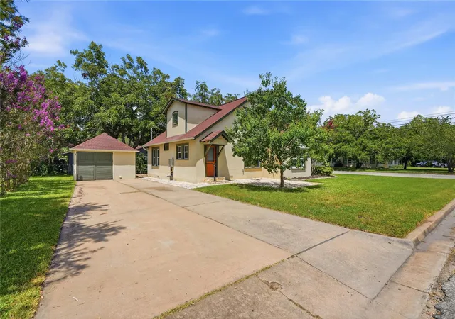 Homes for sale in La Grange, TX | 674 E Walnut St, La Grange, TX 78945 | MLS# 9823411