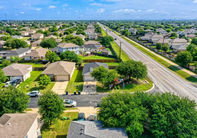 Photo 4 of Single family home for sale at 101 Adamae Ln, Hutto, TX 78634 | MLS# 2054508 | Listing updated on 2026-10-21