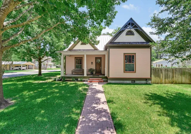 1st image of 506 Gresham St, Smithville, TX 78957 | MLS# 3367423