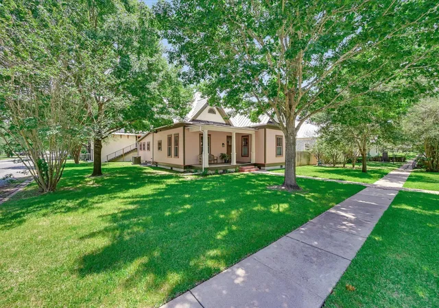 2nd image of 506 Gresham St, Smithville, TX 78957 | MLS# 3367423