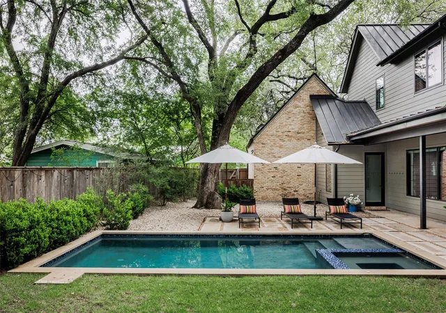 Photo 1 of Single family home for sale at 2311 Westoak Dr, Austin, TX 78704 | MLS# 1726892 | Listing updated on 2026-09-22