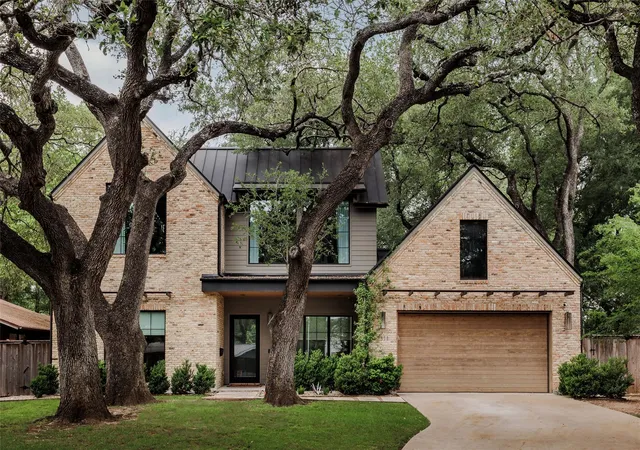 Photo 2 of Single family home for sale at 2311 Westoak Dr, Austin, TX 78704 | MLS# 1726892 | Listing updated on 2026-09-22