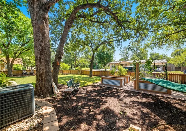 Photo 4 of Single family home for sale at 508 S Vandeveer St, Burnet, TX 78611 | MLS# 9164746 | Listing updated on 2026-07-18