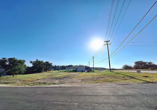 Photo 4 of Single family home for sale at 20014 Boggy Frd Rd, Lago Vista, TX 78645 | MLS# 5366949 | Listing updated on 2026-07-17