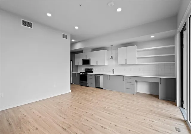 3rd image of 4004 Banister Ln #309, Austin, TX 78704 | MLS# 1778414