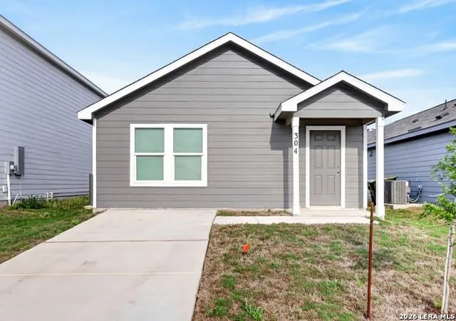 1st image of 304 Alligator Crk Crk, Seguin, TX 78155 | MLS# 7282868