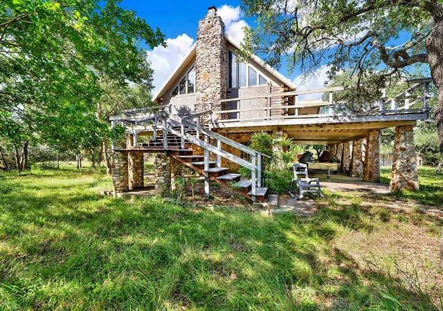 3rd image of 8015 Ozark Dr, San Marcos, TX 78666 | MLS# 9873022