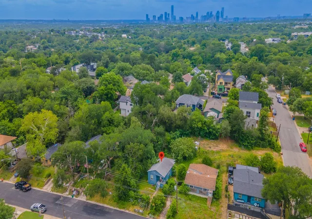 1st image of 1408 Luna St, Austin, TX 78721 | MLS# 3136628