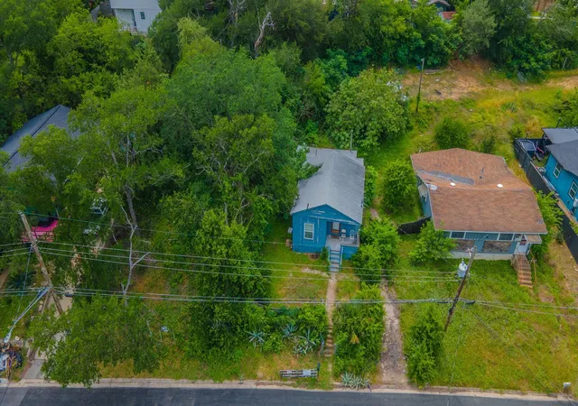 2nd image of 1408 Luna St, Austin, TX 78721 | MLS# 3136628