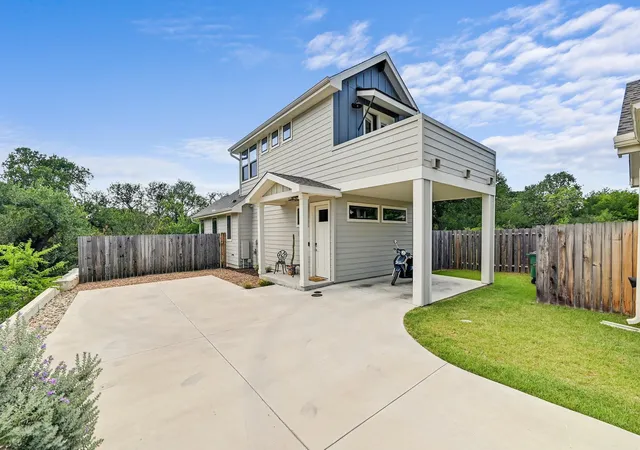 2nd image of 1312 E M Franklin Ave #2, Austin, TX 78721 | MLS# 9814691