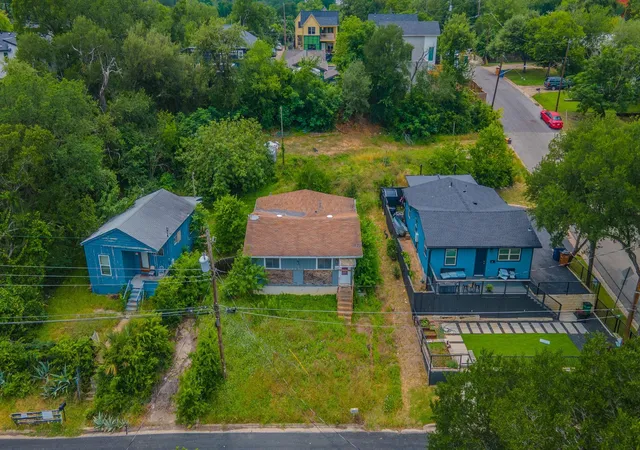 1st image of 1410 Luna St, Austin, TX 78721 | MLS# 5114576
