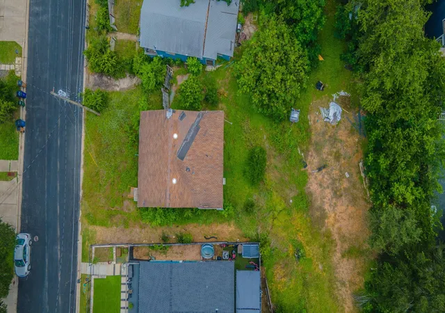 2nd image of 1410 Luna St, Austin, TX 78721 | MLS# 5114576