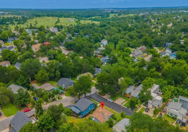 3rd image of 1410 Luna St, Austin, TX 78721 | MLS# 5114576