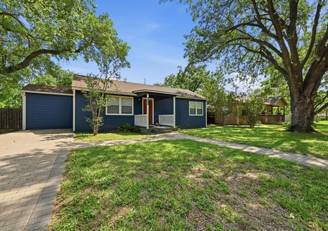 Homes for sale in Luling, TX | 1127 Parr St, Luling, TX 78648 | MLS# 4594762
