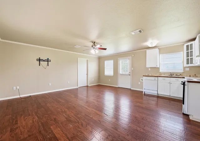 Homes for sale in Luling, TX | 1127 Parr St, Luling, TX 78648 | MLS# 4594762