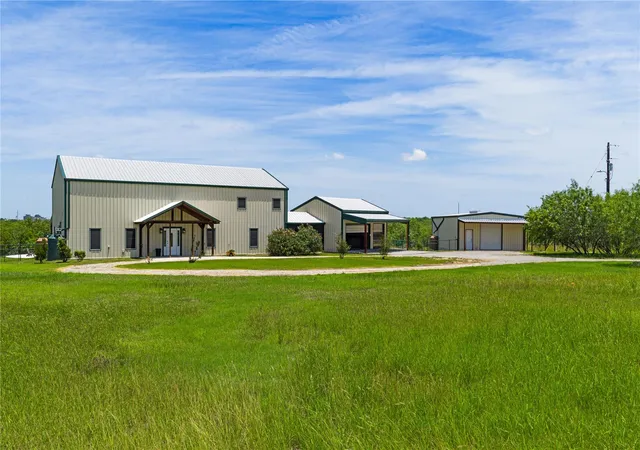 Photo 3 of House for sale at 1293 Pioneer Rd, Seguin, TX 78155 | MLS# 8205434 | Listing updated on 2026-08-18