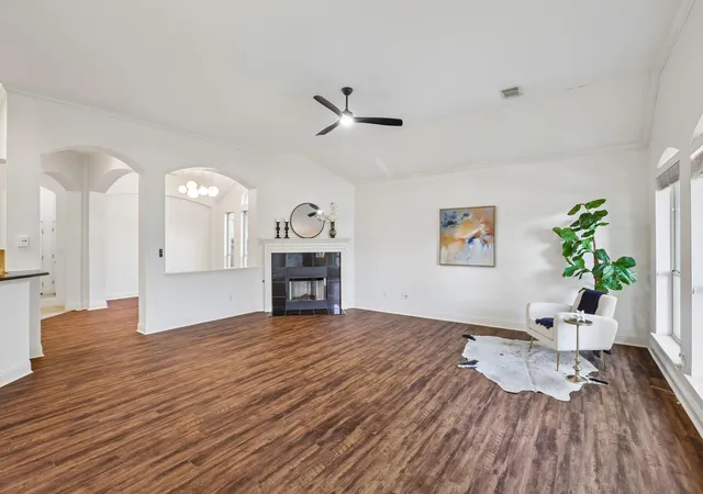 2nd image of 1017 Horseback Holw, Austin, TX 78732 | MLS# 3356578
