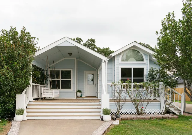 Homes for sale in Giddings, TX | 450 Biscayne St, Giddings, TX 78942 | MLS# 4039372