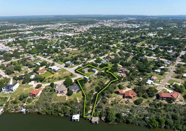 Photo 3 of Mansion for sale at 401 Crestview Dr, Marble Falls, TX 78654 | MLS# 4283530 | Listing updated on 2026-08-10