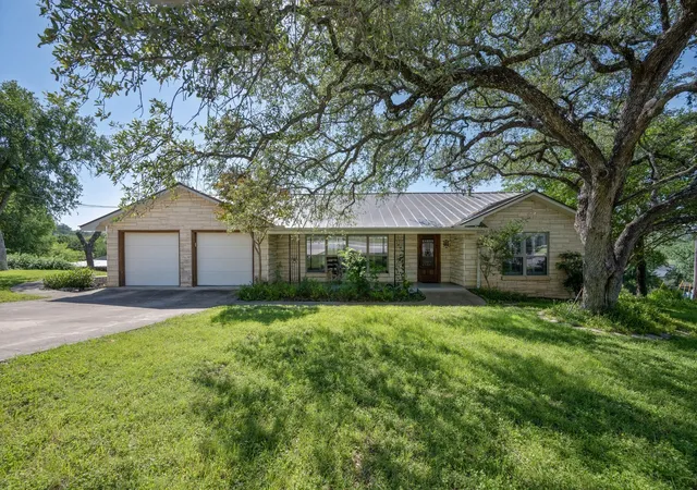 Photo 3 of Single family home for sale at 401 Crestview Dr, Marble Falls, TX 78654 | MLS# 4283530 | Listing updated on 2026-08-10