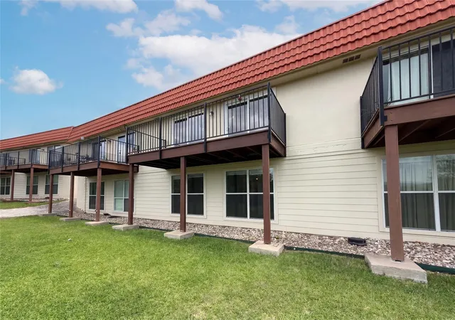 Photo 4 of Condo for sale at 3216 Poe Cv #5C, Lago Vista, TX 78645 | MLS# 4273850 | Listing updated on 2026-10-01