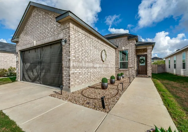 Photo 2 of Single family home for sale at 3431 Old Almonte Dr, San Antonio, TX 78224 | MLS# 2973385 | Listing updated on 2026-09-24