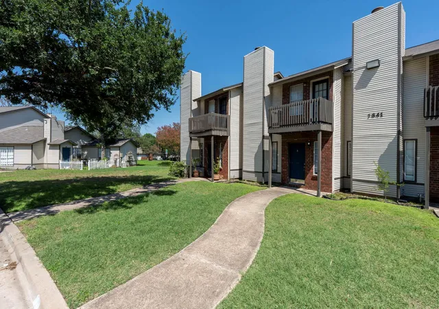 2nd image of 1841 River Crossing Cir #B, Austin, TX 78741 | MLS# 3500928