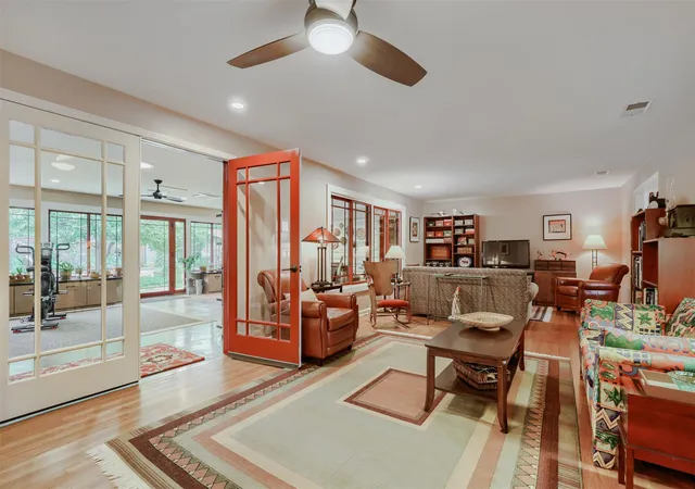 Photo 2 of Single family home for sale at 6011 Shoal Crk Blvd, Austin, TX 78757 | MLS# 9554641 | Listing updated on 2026-10-08