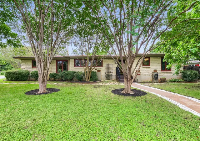 Photo 3 of Single family home for sale at 6011 Shoal Crk Blvd, Austin, TX 78757 | MLS# 9554641 | Listing updated on 2026-10-08