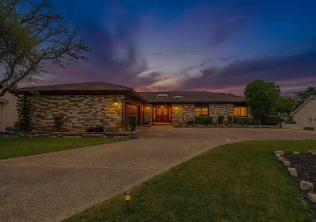 Single family home for sale at 113 Indian Bnd Dr, Lakeway, TX 78734 | MLS# 6681889