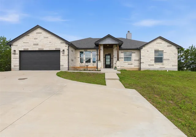 2nd image of 106 Pinecrest Dr, Bastrop, TX 78602 | MLS# 1960409