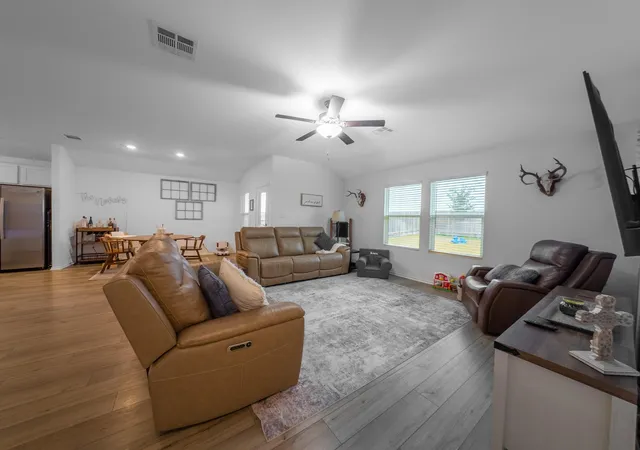 Photo 2 of Single family home for sale at 440 Sebring Cir, Hutto, TX 78634 | MLS# 6448021 | Listing updated on 2026-08-16
