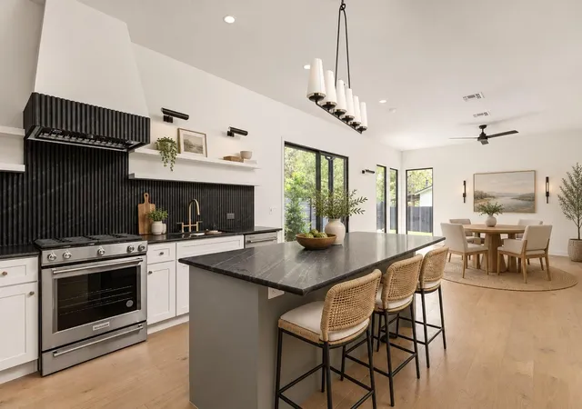 Photo 1 of Single family home for sale at 501 E 50th Street, Austin, TX 78751 | MLS# 4272968 | Listing updated on 2026-10-09