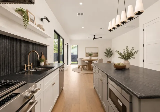 Photo 2 of Single family home for sale at 501 E 50th Street, Austin, TX 78751 | MLS# 4272968 | Listing updated on 2026-10-13