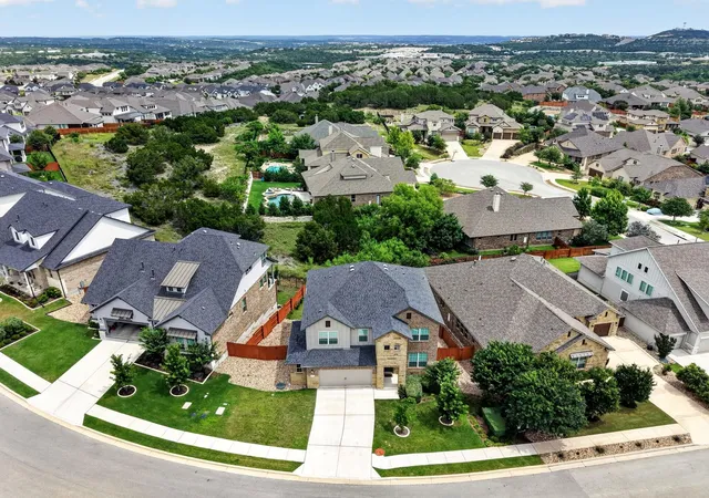 Photo 3 of Single family home for sale at 6312 Empresa Dr, Austin, TX 78738 | MLS# 1949612 | Listing updated on 2026-08-30